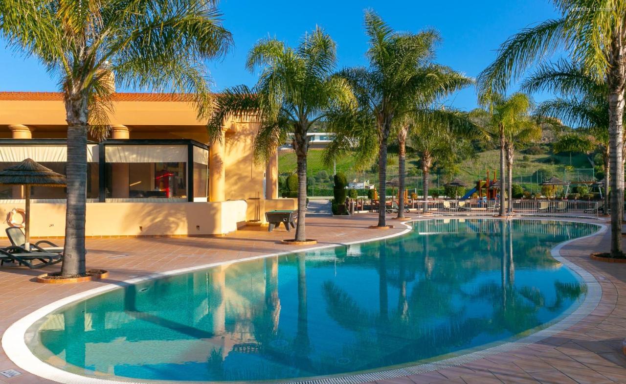 Luzbay Pool Apartments Exteriér fotografie