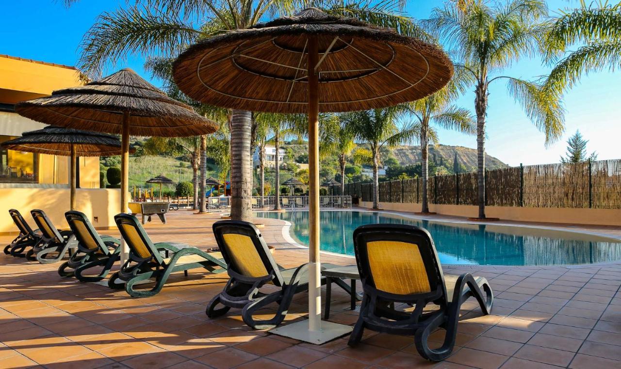 Luzbay Pool Apartments Exteriér fotografie
