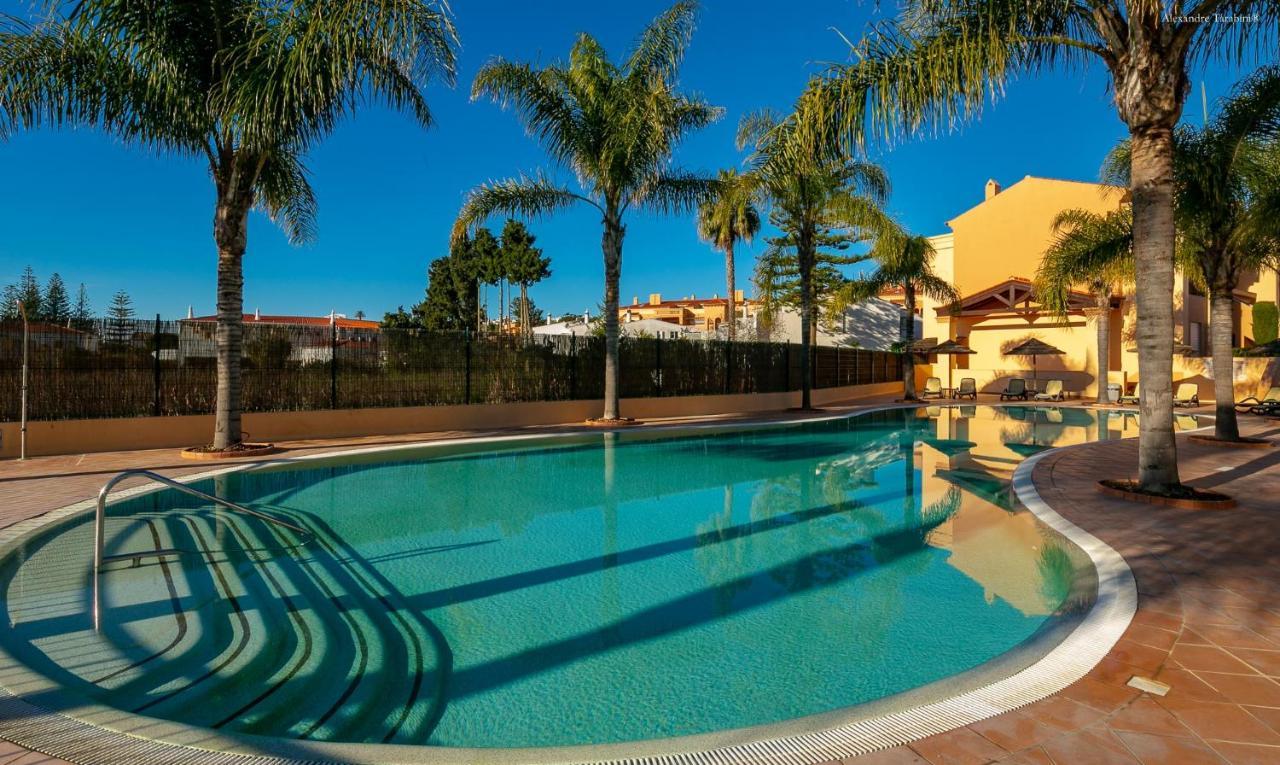 Luzbay Pool Apartments Exteriér fotografie